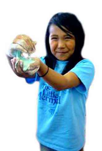 Photo: Student plays